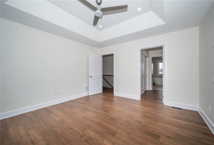 Full ensuite bath and walk-in closet in the master bedroom