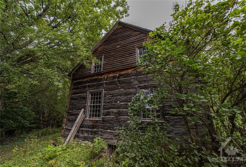 The original log home, built in approximately 1845, is an astounding structure!