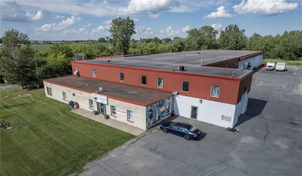 950 Boundary Rd. South Glengarry 26,000 sq.f building wit 5 acres of property