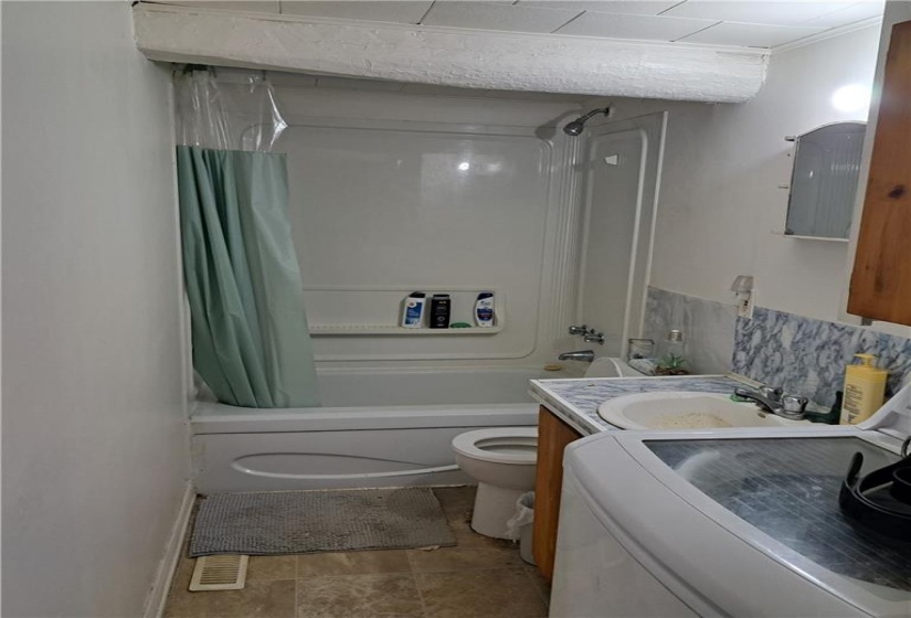 Good Size Bathroom - Complete with Laundry!
