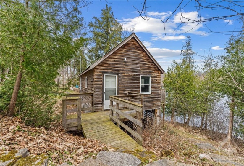 This property even comes complete with it own waterfront cottage!