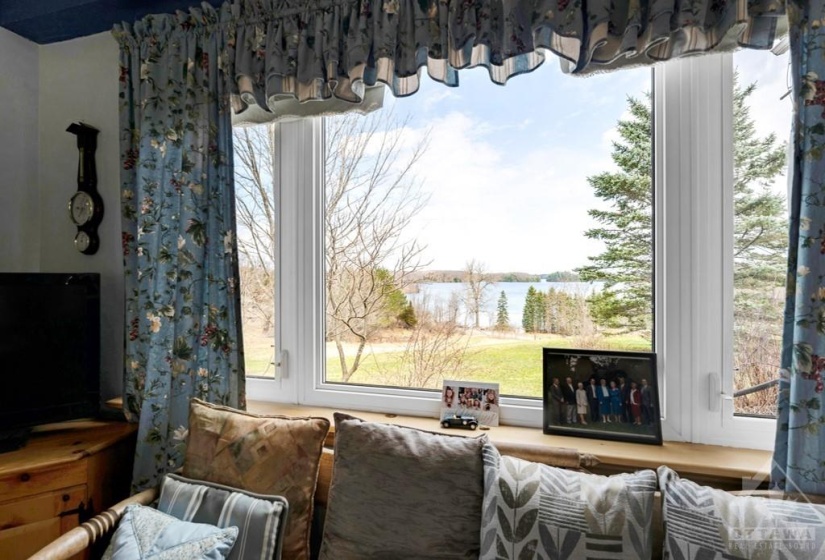 Family room offers more breath-taking lake views