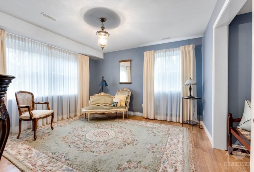 Family room with quality laminate flooring