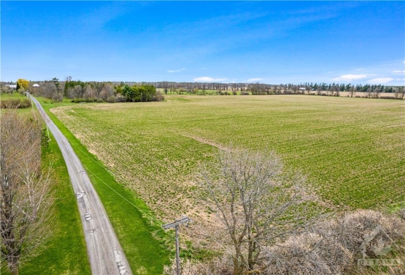 Entrance - Looking towards the house with the front approx. 30 Acre field