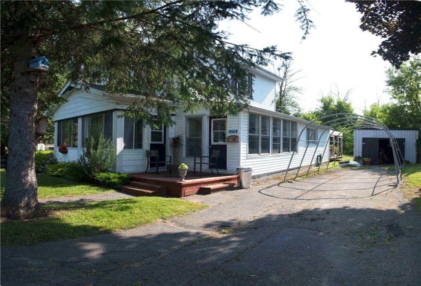 Front Entrance Leading to a Spacious Mud Room