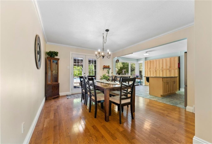 Dining room could easily seat 10 guests.