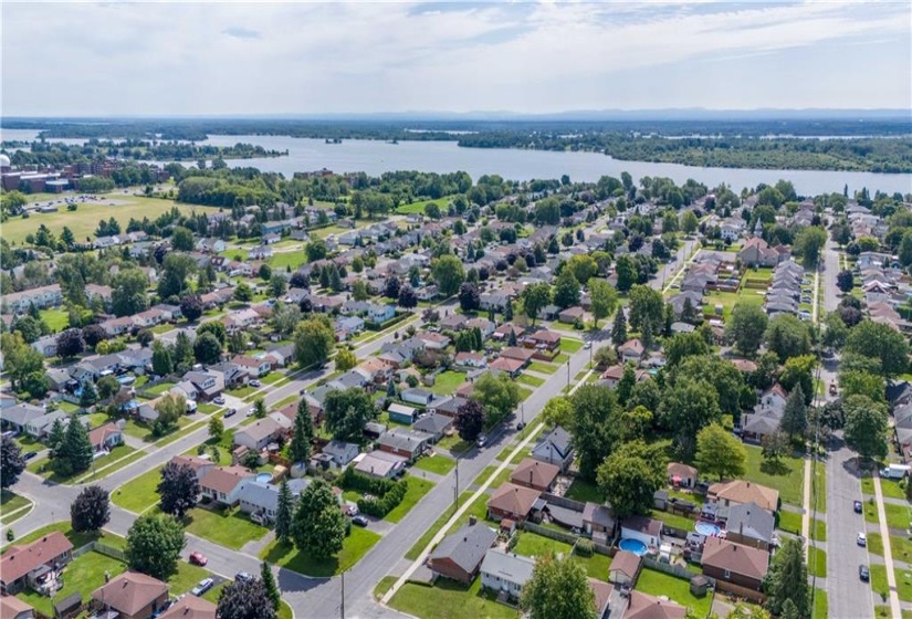 Aerial view of the immediate neighbourhood and you can see the St Lawrence River located in the top of the photo which is just a short walking distance from the home.