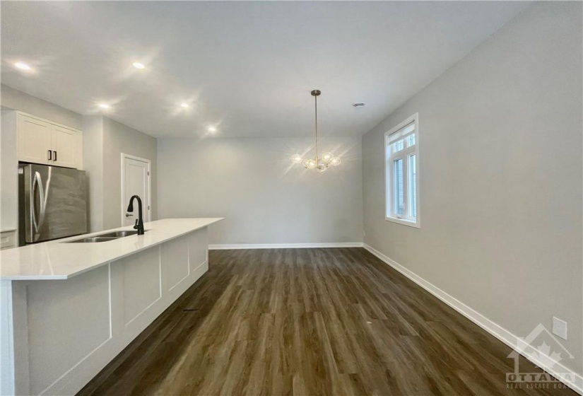 KITCHEN/DINING ROOM