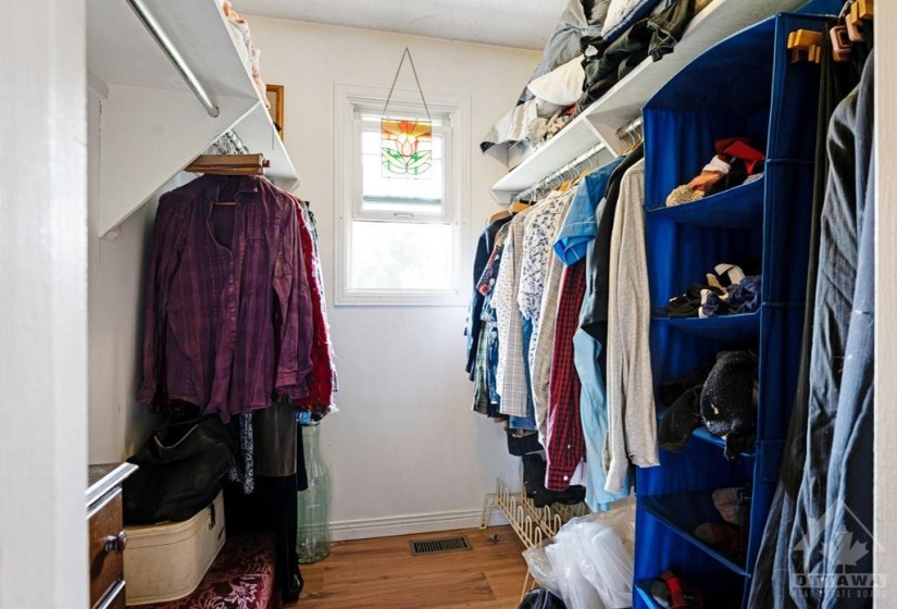 Primary suite walk-in closet