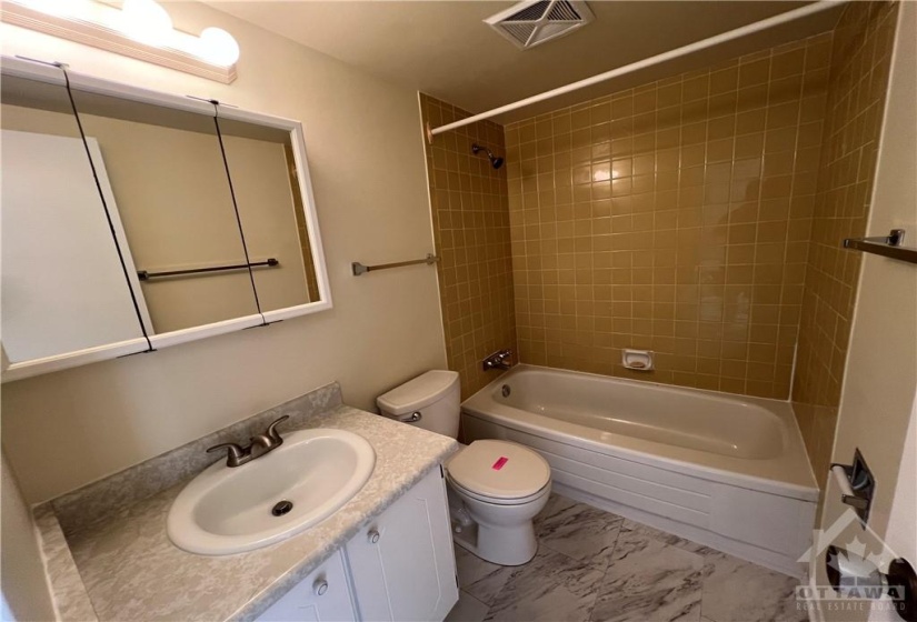 Master Bedroom Ensuite Bathroom