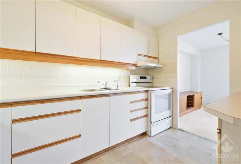 Kitchen convenient to Dining Room