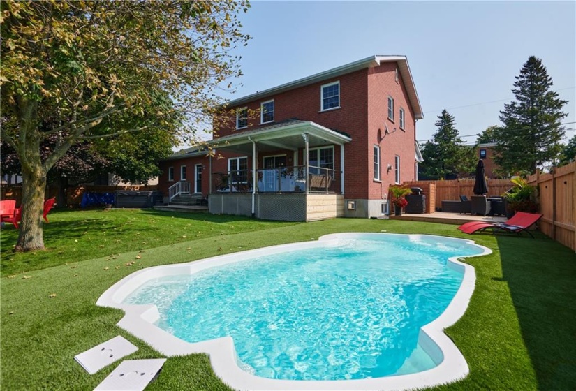 Private back yard! No rear neighbours.Salt water in ground pool