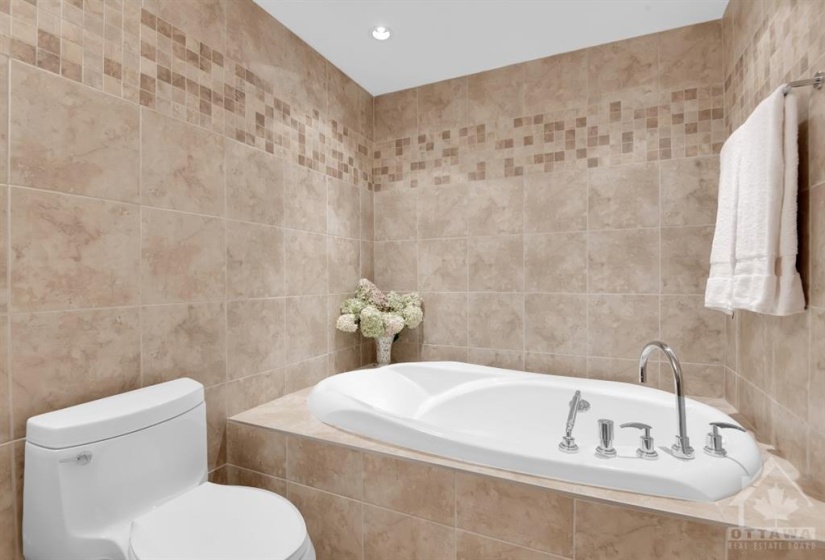 Soaker tub in ensuite