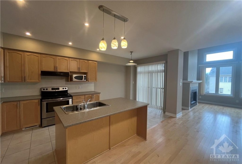 Kitchen and breakfast area