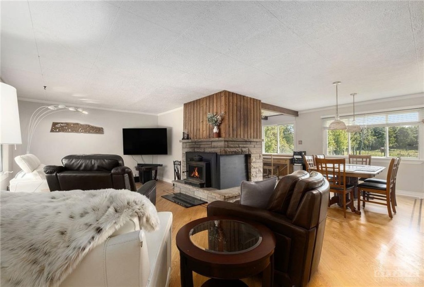 Livingroom/Diningroom - 10090 French Settlement Rd