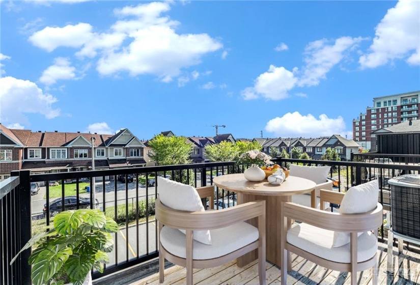 Spacious balcony - Virtually staged