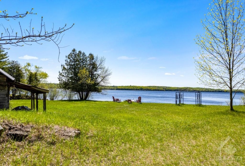 Picturesque setting with 497' on Dalhousie Lake