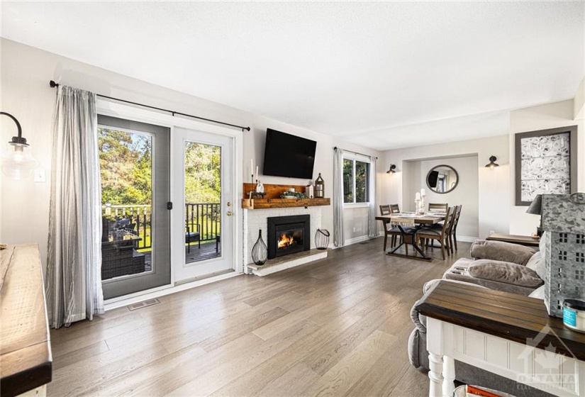 Large garden door bringing the outside in.