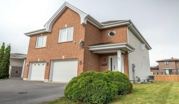 Welcome to 93 McKenzie St in Cornwall’s highly desired north end !