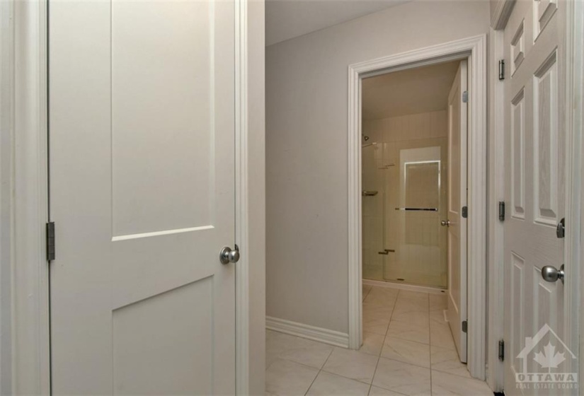 MUDROOM/GARAGE ACCESS