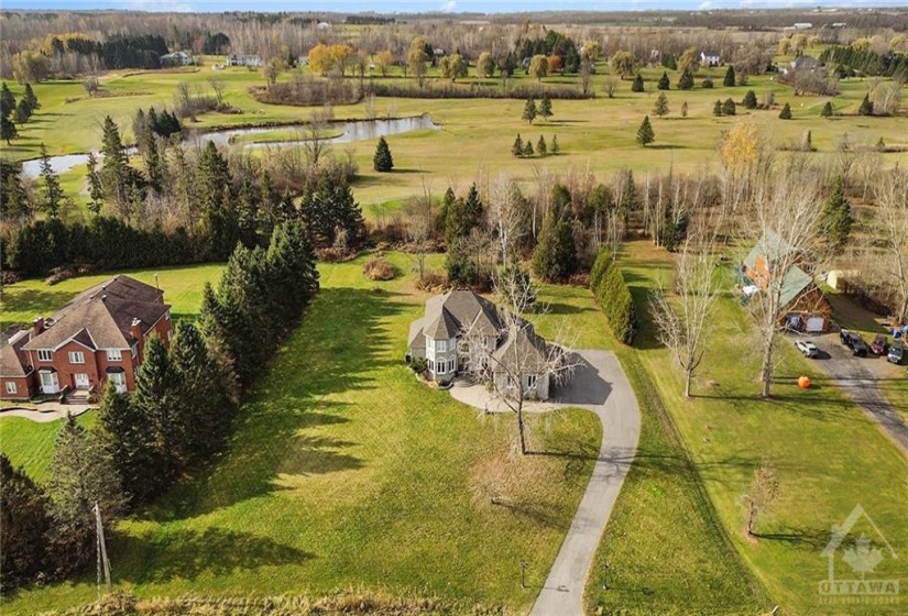 Perfectly positioned on nearly 2 acres of picturesque land. Embrace the serenity of country living with Bearbrook Golf Course right at your backyard, all while being just 25 minutes from downtown Ottawa.