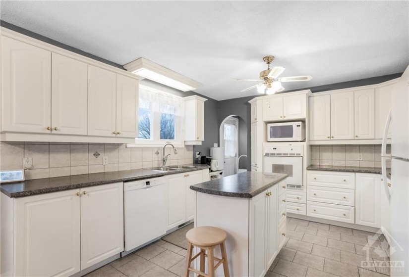 Modern kitchen with abundance of cupboards and center island. Notice the pots & pans drawers and there is also a lazy susan in the corner. Dishwasher replaced in 2021.