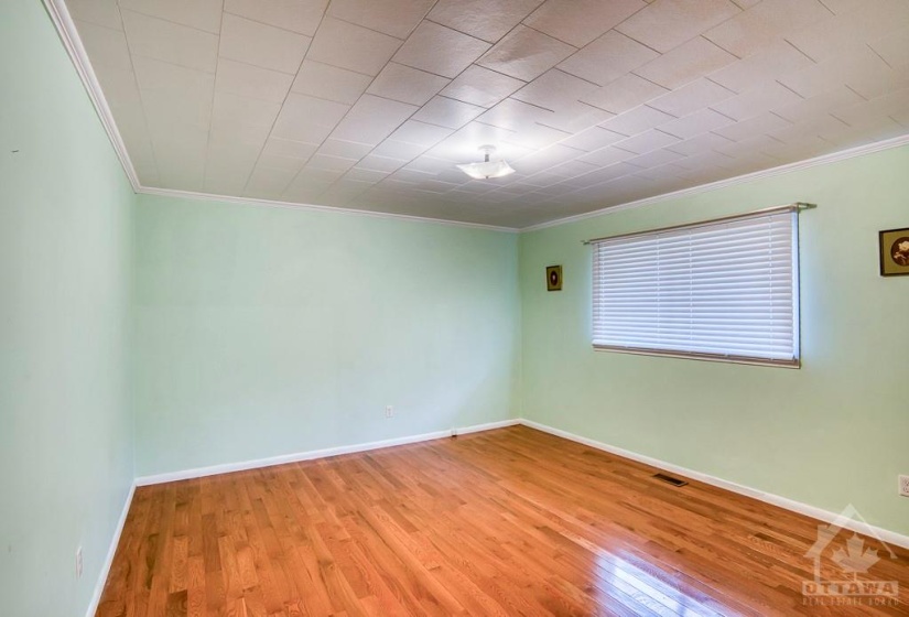 Primary bedroom - looking in from the doorway