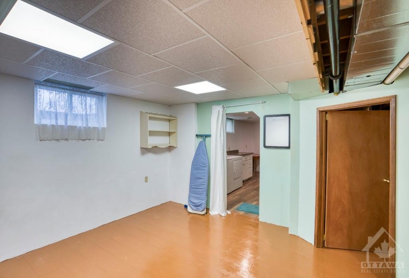 Second Kitchen/Dining Room