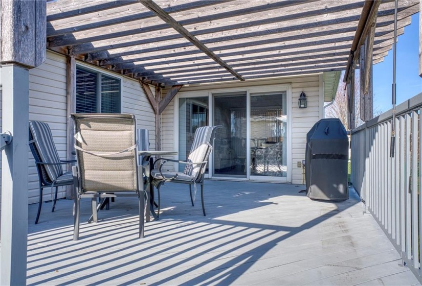 Deck off sunroom w/natural gas BBQ hook-up ...