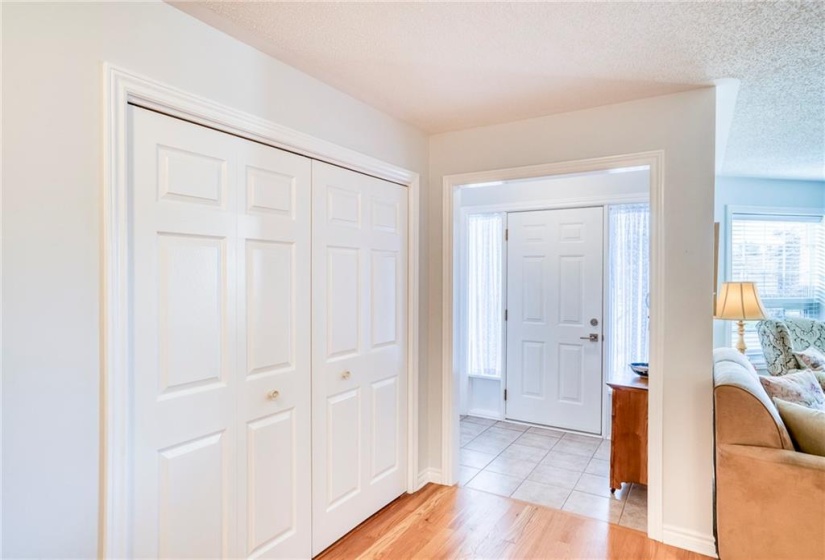 Foyer view w/interior door from garage ...