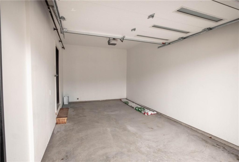 Attached garage w/ auto garage door opener